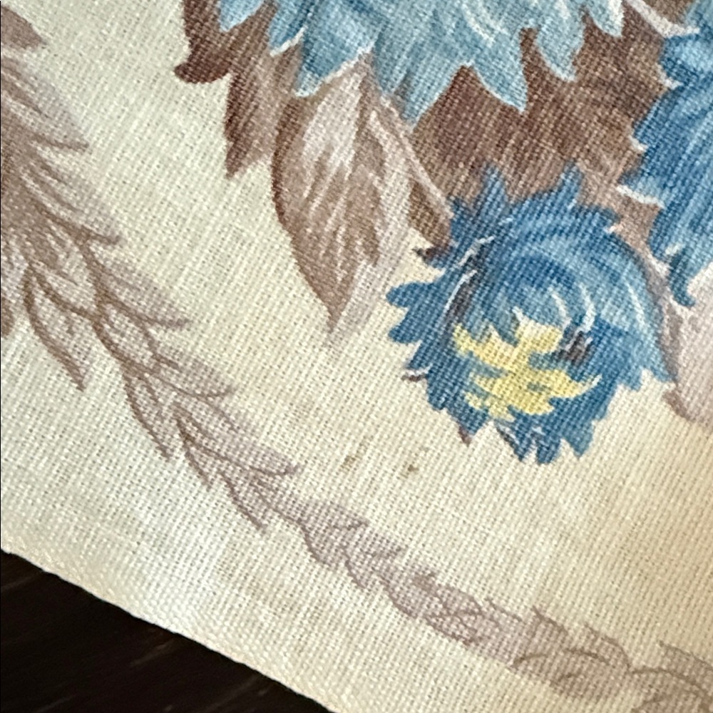 Chic Floral Table Linen in Blue and Cream - Picture 3 of 8
